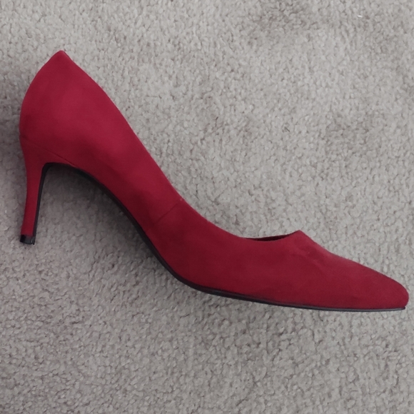 Red Suede Pumps - Picture 4 of 8